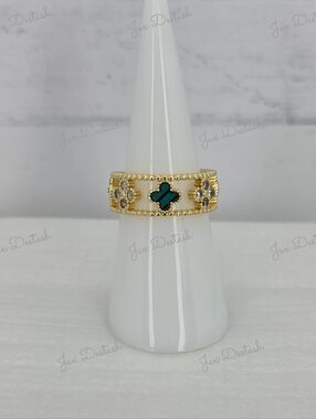 Gold Tone Clover Band Ring with Green Accent RG018